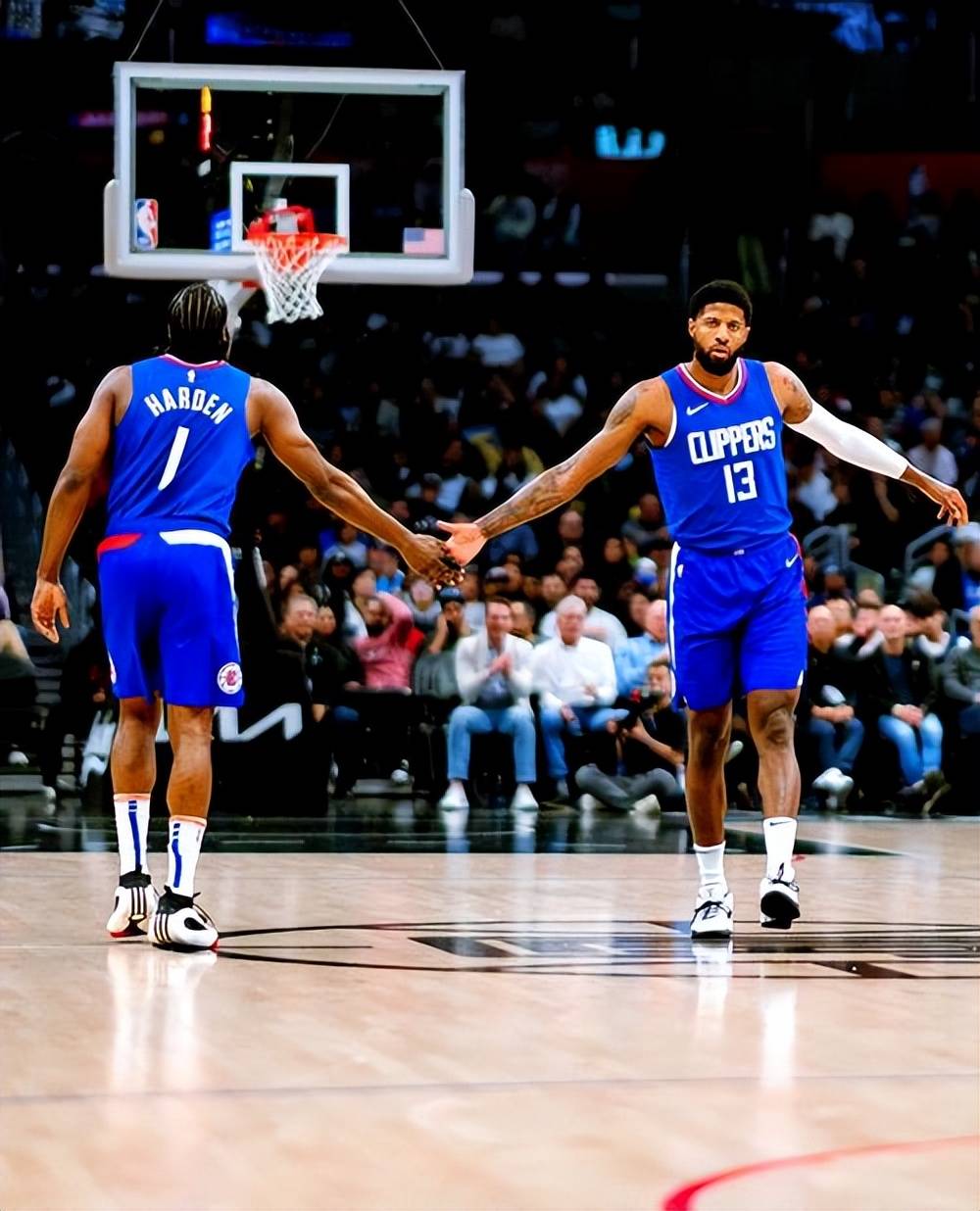 爱游戏体验包含德罗巴迎来十五赛季出色发挥，快船观众热烈欢呼！的词条