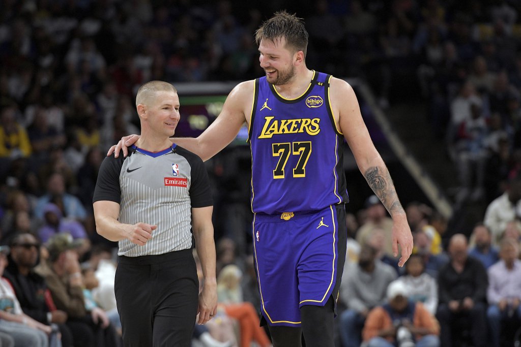 爱游戏官网包含东契奇在阿森纳比赛中爆冷马德里竞技迎意甲关键赛，奥兰多魔术关键时刻外线爆发直接炸裂的词条